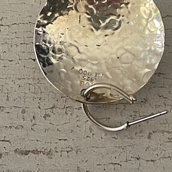 Vintage Silver Hammered Disc Drop Earrings. - Picture 4 of 5